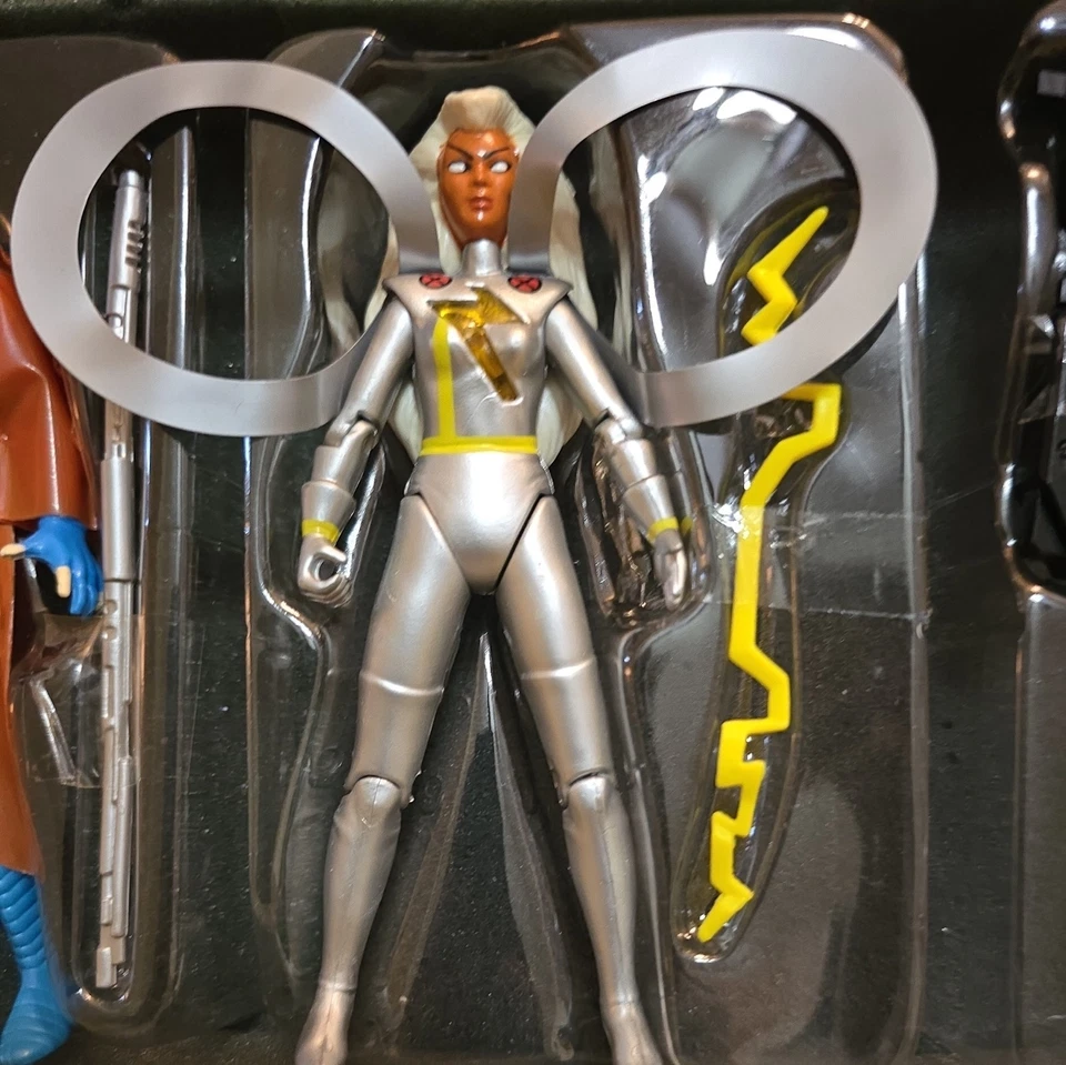 Экшн-фигурка Uncanny X-Men ToyBiz Rogue Gambit Storm Bishop лот из 4 - Изображение 3 из 4