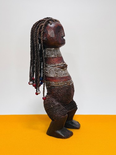 Namji Doll. Carved Rosewood, Multicolor Glass Beads, Palm Fibre. Cameroon. 1960 - Picture 3 of 14