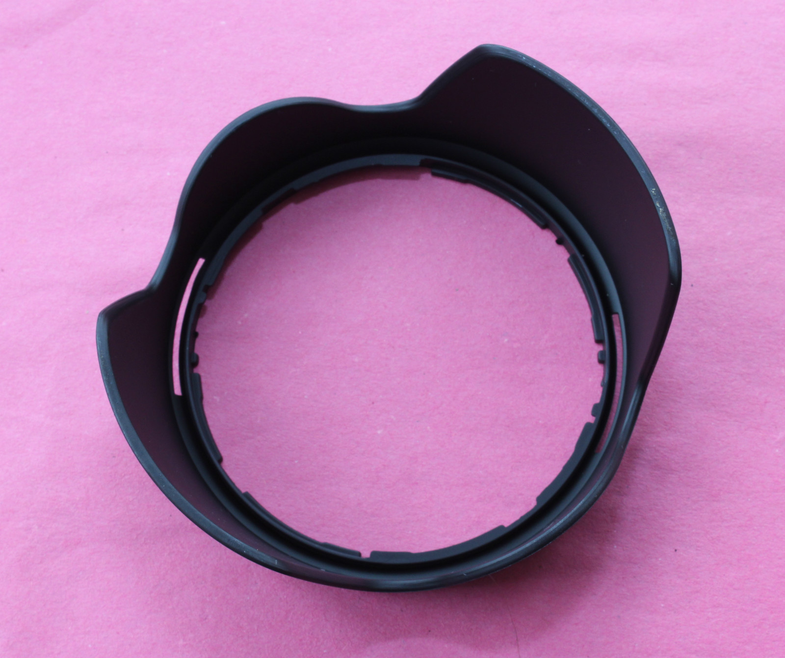 Lens Hood HB39 for Nikon AFS DX NIKKOR 18300mm f/3.56.3G ED VR Lens
