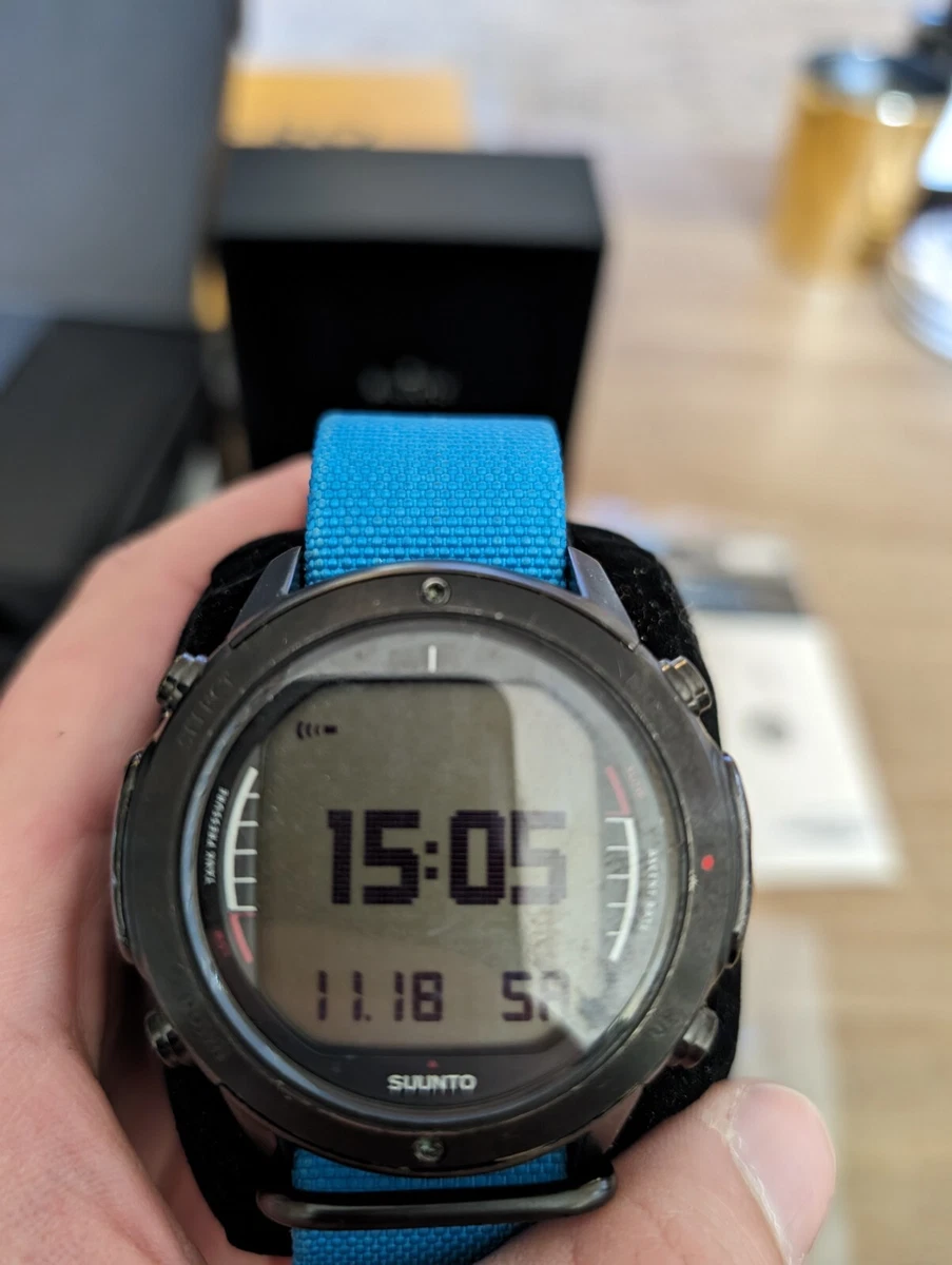 Suunto D6i All Black Steel Dive Computer w 2 tank pods and extra