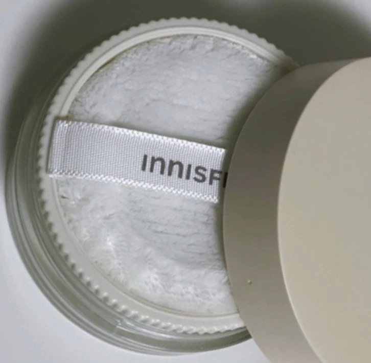 Innisfree Pore Blur Powder 11g – Translucent Loose Setting Powder (1/3/5pcs) - Image 3 of 4