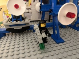 LEGO LEGOLAND: Inter-Galactic Command Base (6971) W/ Box + instructions