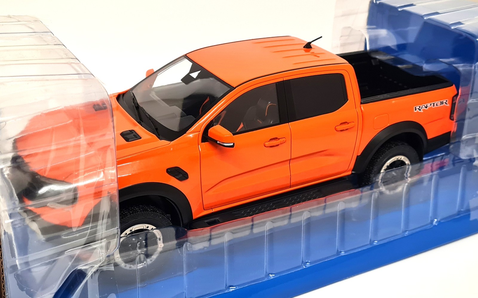 MCG 1/18 - Ford Ranger Raptor Metallic Orange 2023 Diecast model car