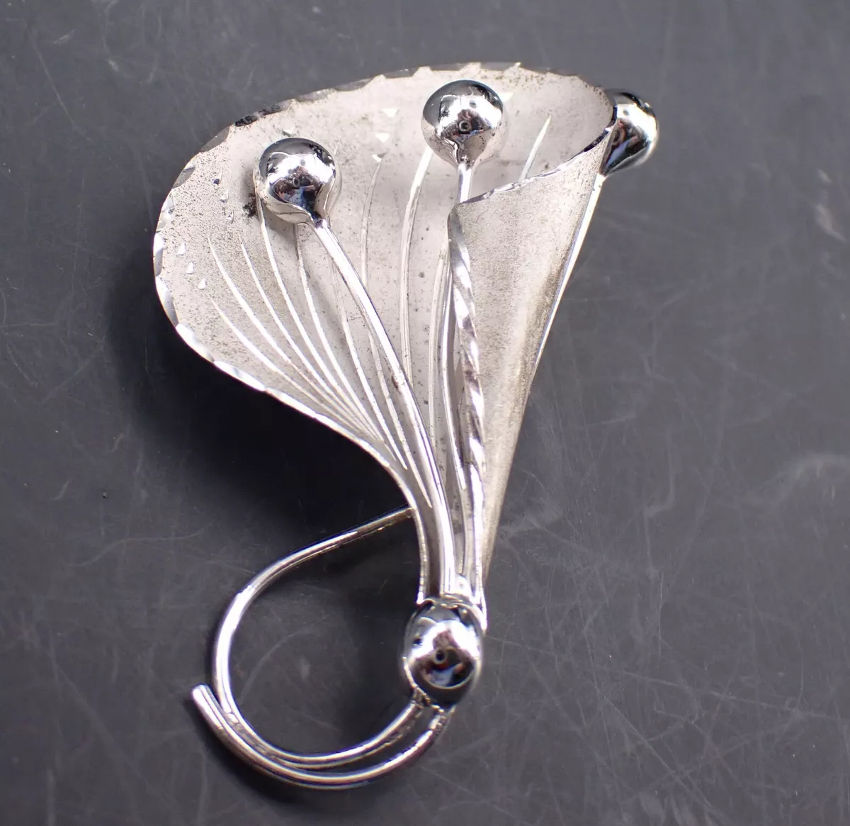 Calla lily cheap brooch