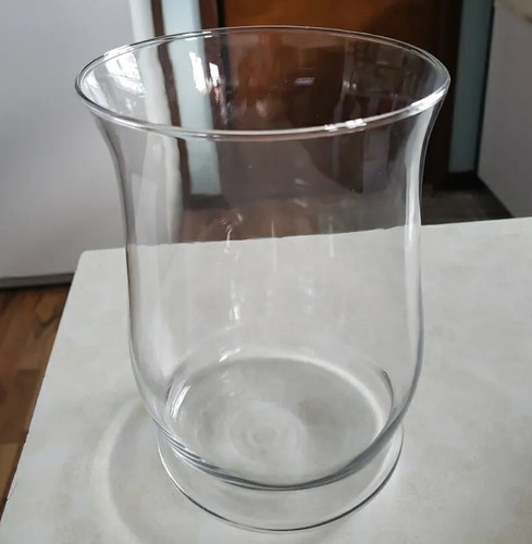 CLEAR GLASS HURRICANE VASE 8'' TALL-PRE-OWNED - Picture 2 of 4
