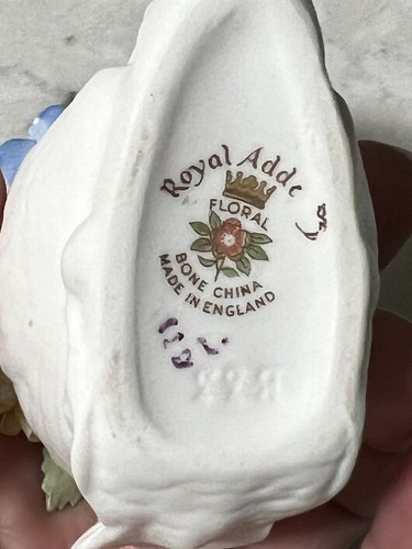 Royal Adderley Bone China Swan with Flowers Made in England - Picture 9 of 9