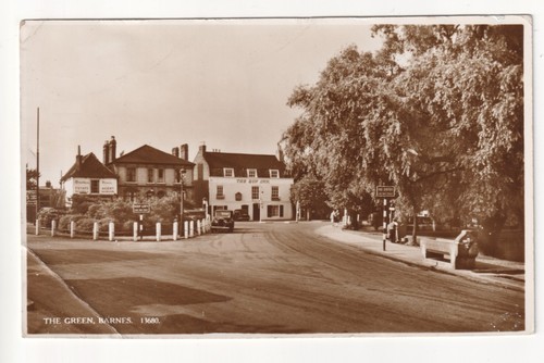 Barnes - The Green and The Sun Inn - 1951 used London real photo postcard - 第 1/2 張圖片