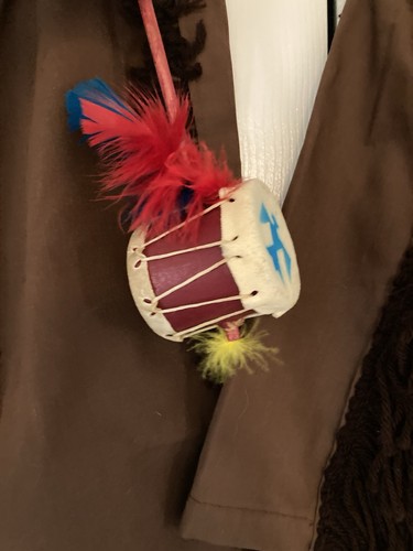 Hecho a mano Halloween Indio Nativo Americano Disfraz Niño Tocado Plumas Tambor - Imagen 4 de 12
