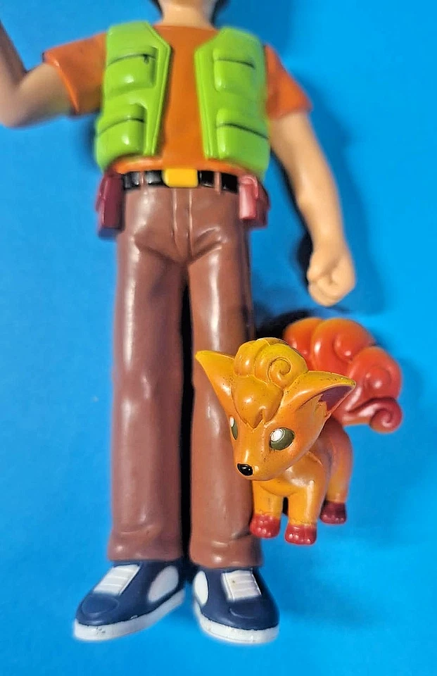 Figuras de acción Hasbro Pokémon Brock & Vulpix Nintendo de colección TOMY CGTSJ Foto 2 de 4