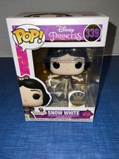 Funko Pop! Disney Princess #339 Snow White (Gold) With Pin Funko Shop Exclusive