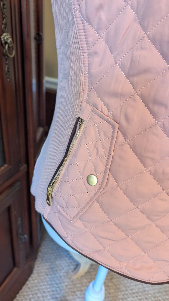 Chaleco acolchado Love Tree Lane malva grande Pre-Love Foto 3 de 4