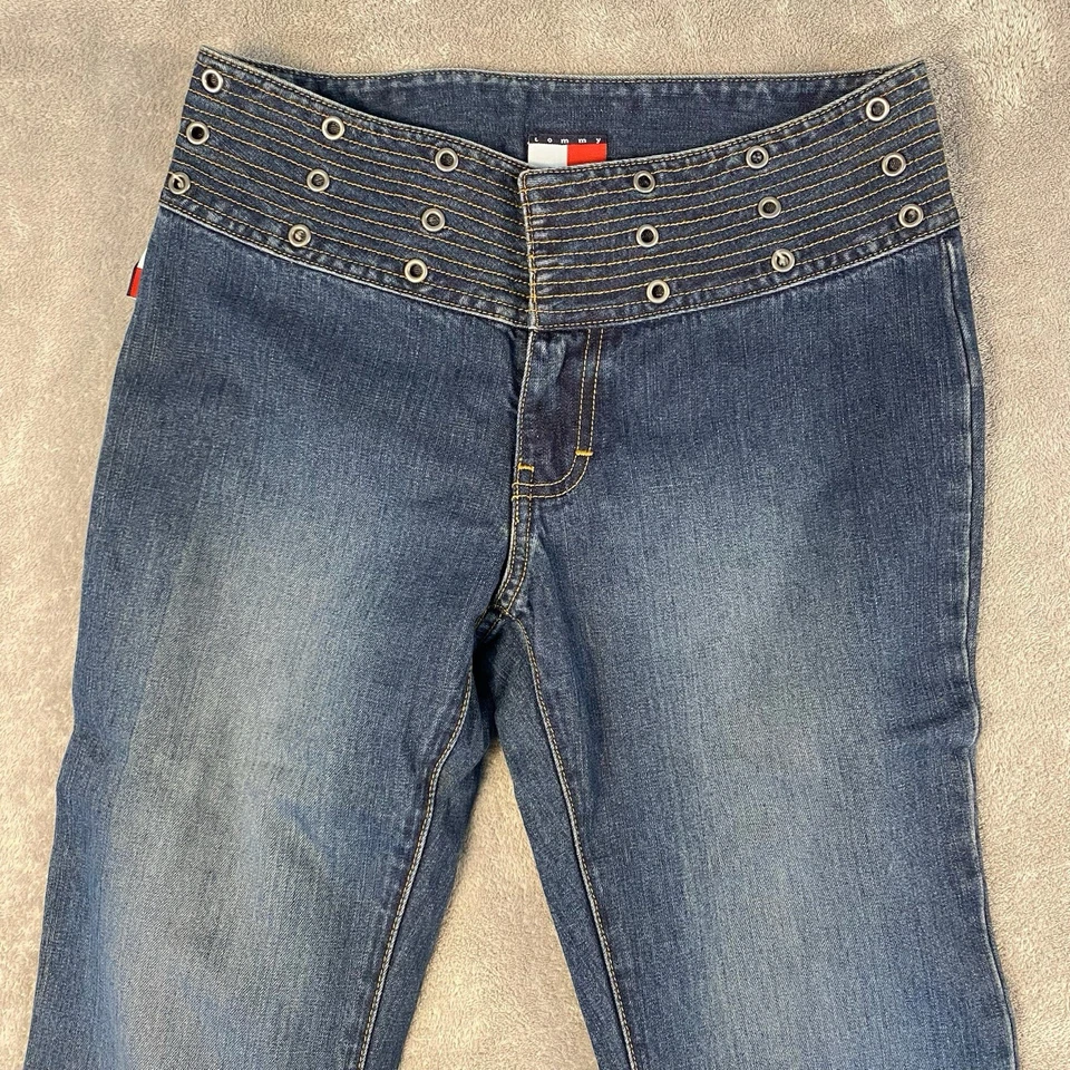 Pantalones de mezclilla vintage Tommy Hilfiger Y2K tiro bajo acampanados lavado oscuro talla 3 retro festival Foto 2 de 4