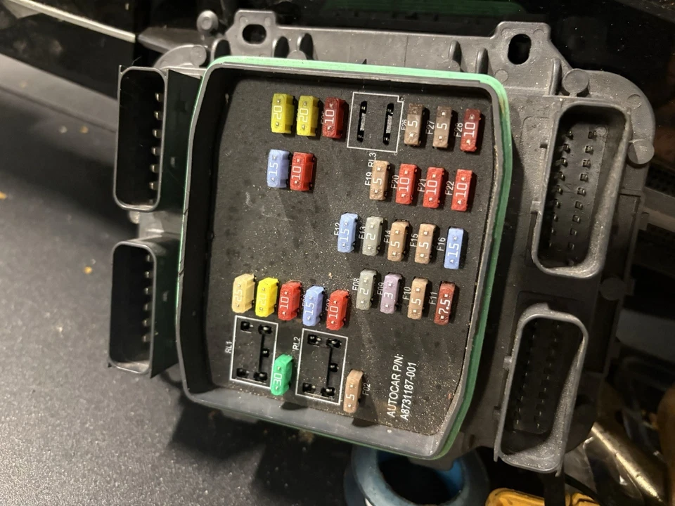 Autocar Littelfuse A8731187-001 FB2 Fuse & Relay Power Distribution Box – New - Image 3 of 4