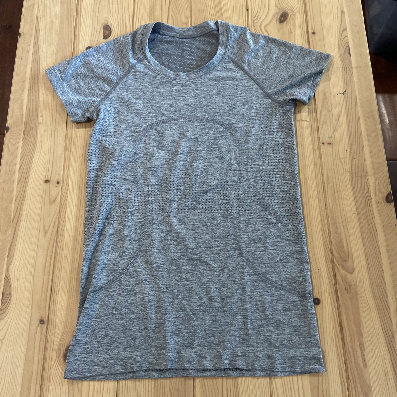 Lululemon Swift Stride Crush The Distance Gray Logo T-Shirt Tee, Size 6