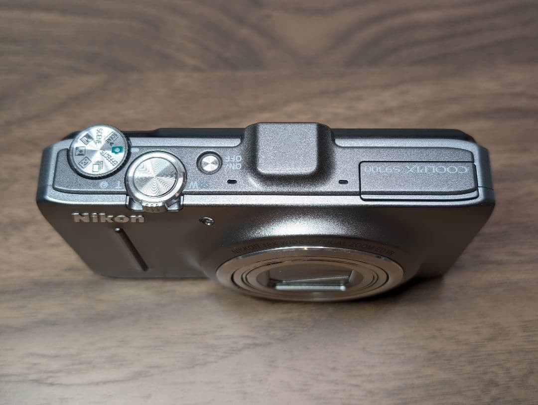 Nikon COOLPIX S9300 16.0MP Compact Digital Camera silver Used