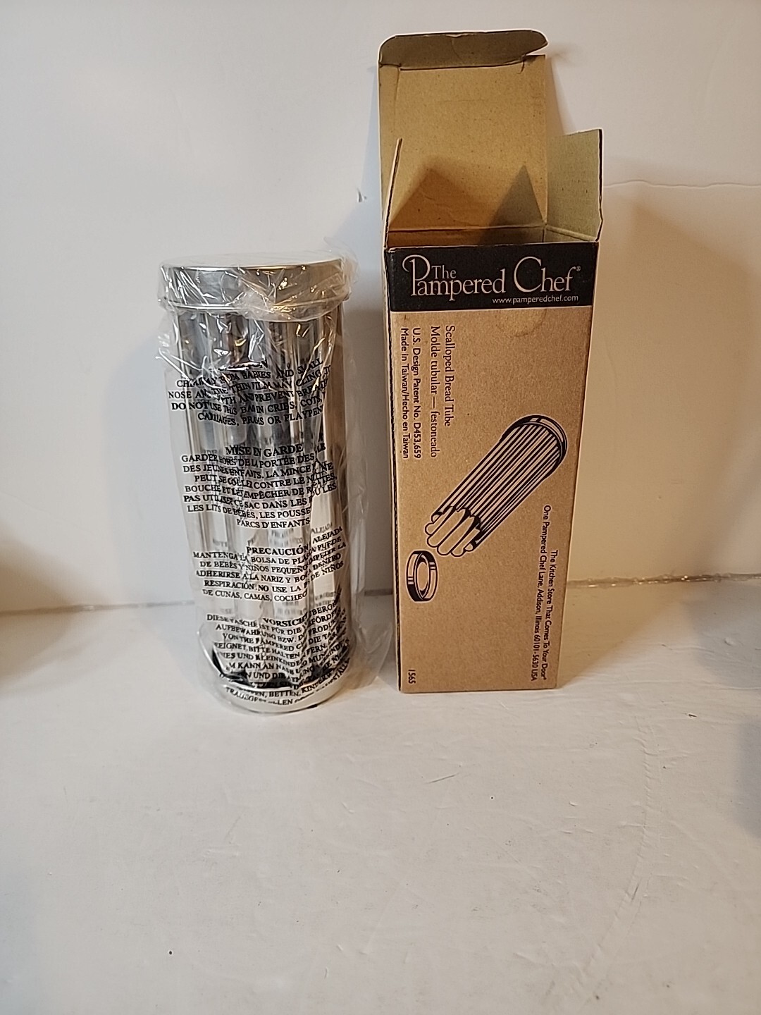 The Pampered Chef Scalloped Bread Tube #1565 Baking Kitchen Gadget Tools (A)