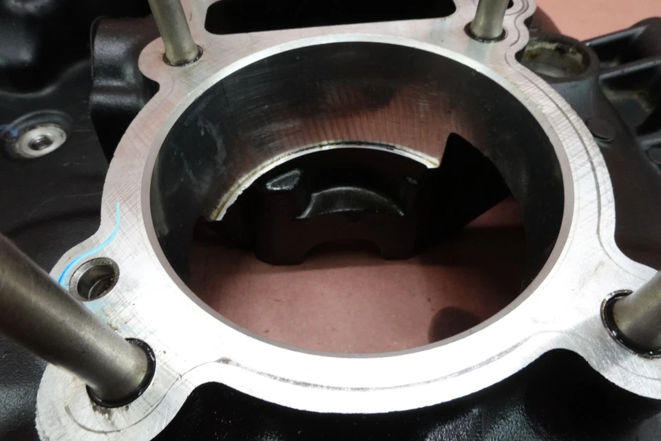 Cárter superior del motor Triumph Scrambler 2006-2017 Foto 4 de 4