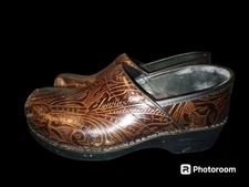 Dansko Women’s Brown 40 Clogs