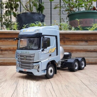 1/24 Scale HOWO TS7-H LNG Truck tractor Diecast Model Toy Collection Gift