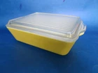Vintage (1950s) Pyrex Glass Casserole (1 1/2 Qt) w' Lid, Solid Yellow
