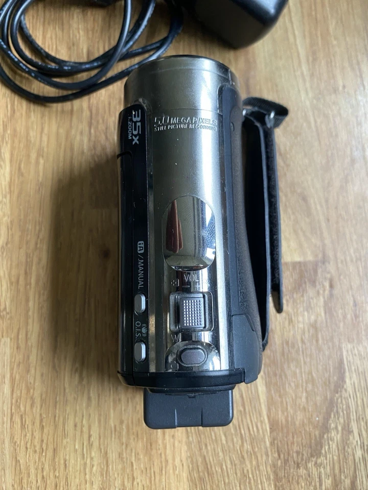 Panasonic HDC-SD60 Video Camera Camcorder 25x Lens, 5.0mp, Full 1080P HD OIS X60 - Image 3 of 4