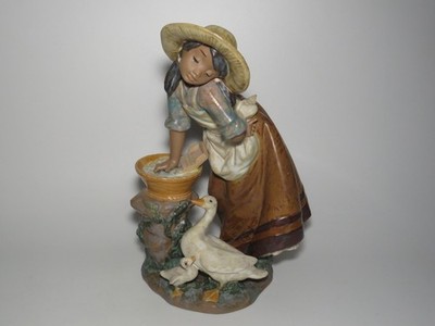 Lladro Laundry Day Porcelain 9.5'' Figurine #2216 - Gres Finish