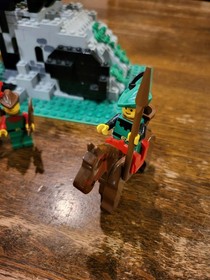 LEGO Forestmen 6066 Camouflaged Outpost Complete with Instructions