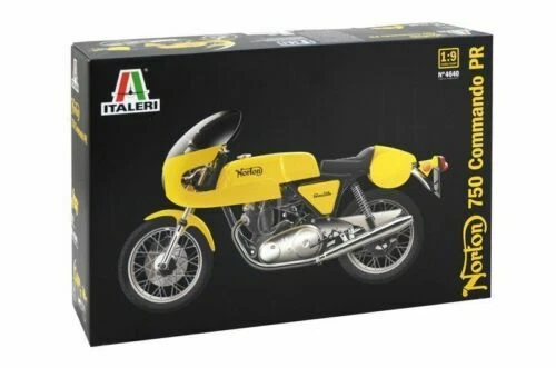 Modellini statici di moto e quad motociclette Italeri scala 1:9
