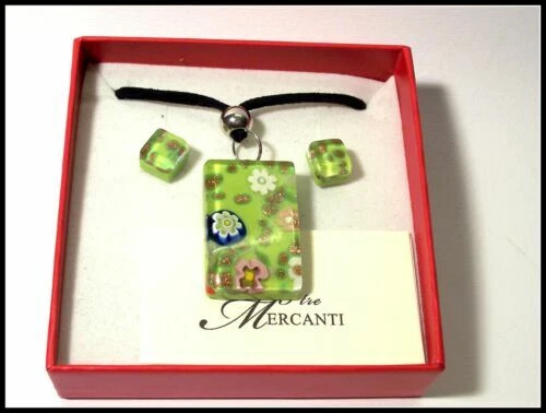 Collane e pendagli di bigiotteria in vetro di murano