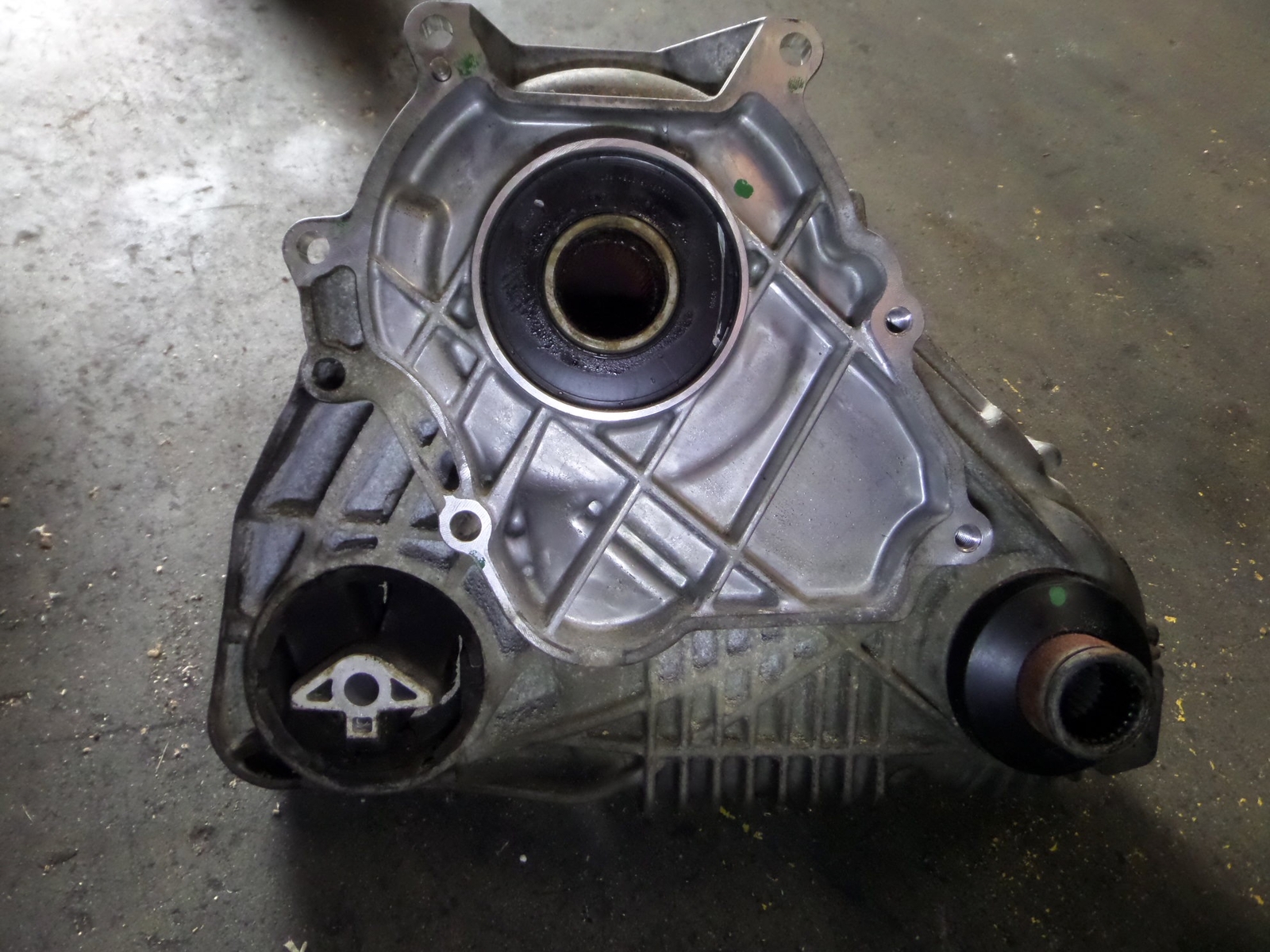 BMW X6 Rear Transfer Case Differential Diff E71 08-14 OEM 2760  