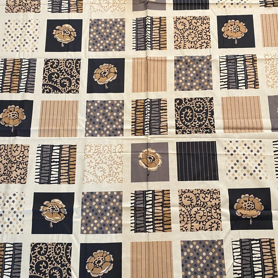 Tela en bloque Mochachino de 1,9 años negro beige acolchado estampado de algodón Foto 4 de 4