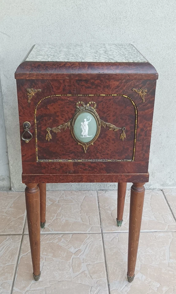 Table de chevet Louis XVI en loupe de thuya - Photo 2/4