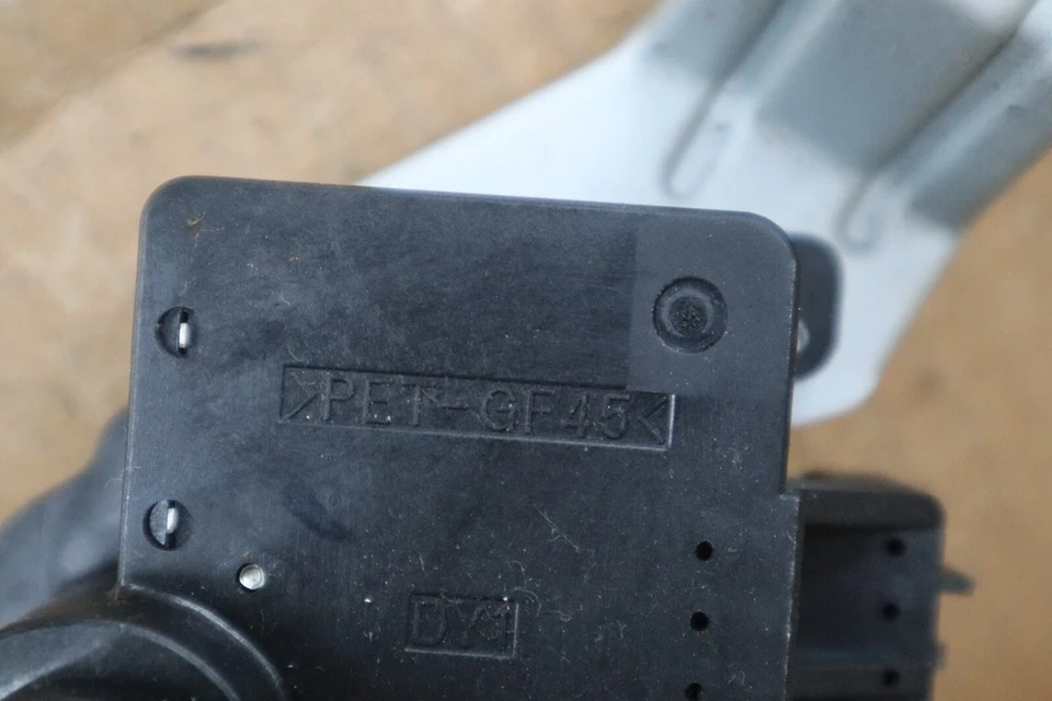 2010 2011 2012 2013 2014 2016 Cadillac SRX Rear Window Wiper Motor OEM 15949229 - Image 4 of 4