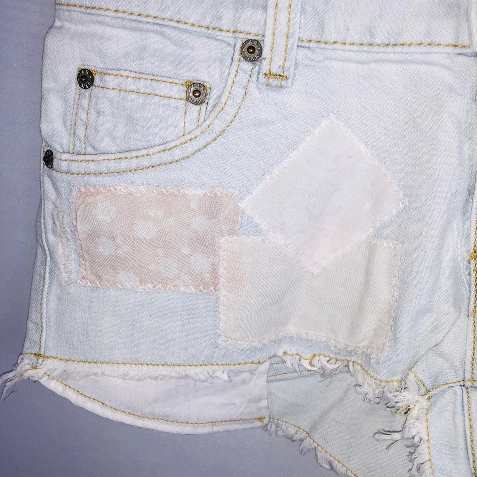 Bermuda jeans Carmar lavagem leve patchwork hippie boho bainha com franjas 25 - Imagem 3 de 4