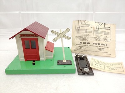 Lionel Trains Postwar 145 Automatic Gateman Maroon Roof In Original Box &Manual