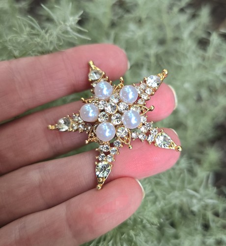 MAGNETIC Christmas Star brooch. Holiday Star Gold, Faux Pearl Crystal Pin Free - Picture 5 of 9
