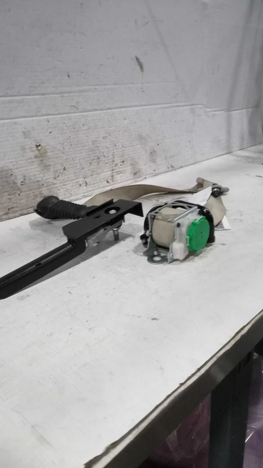 2016 Nissan Maxima Maroon Seat Belt OEM 868844RA8A 4DR Passenger Retractor - Изображение 2 из 4