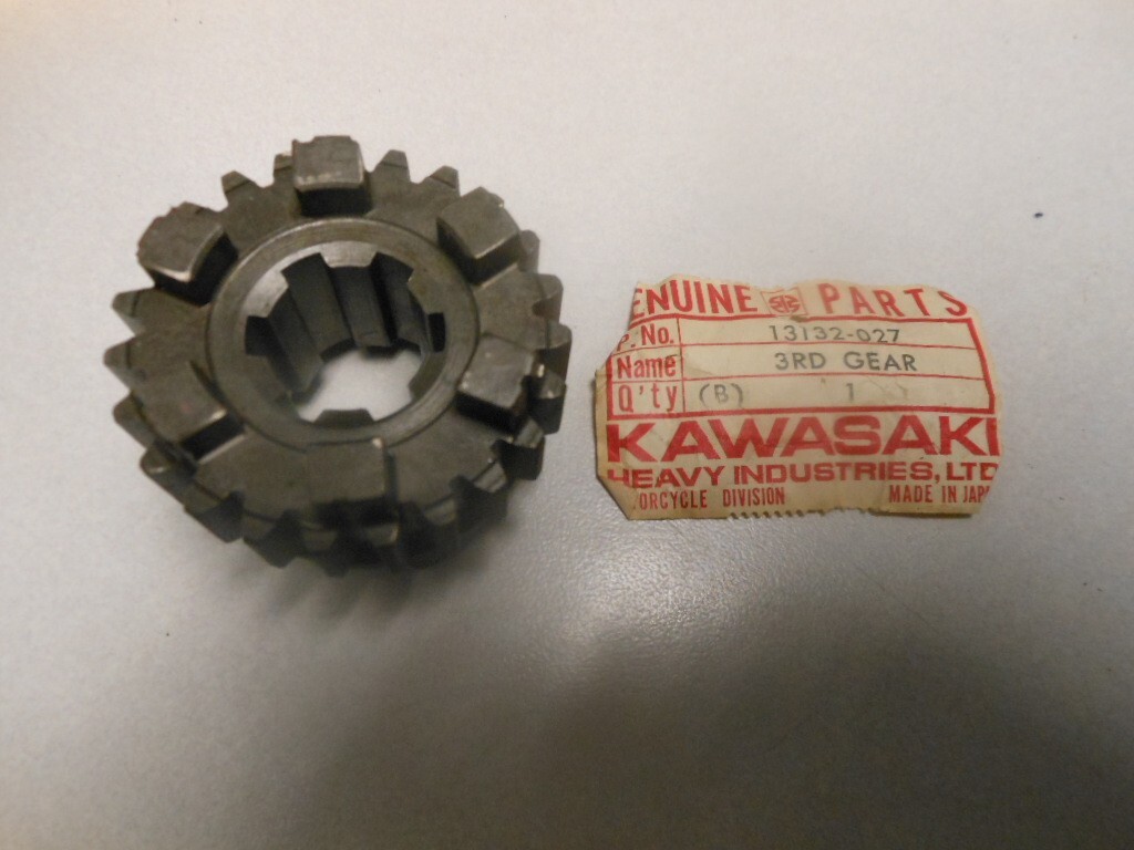 NOS Kawasaki 23T 3RD Driveshaft Gear 74-75 S1/S3 72 S2 76 KH250