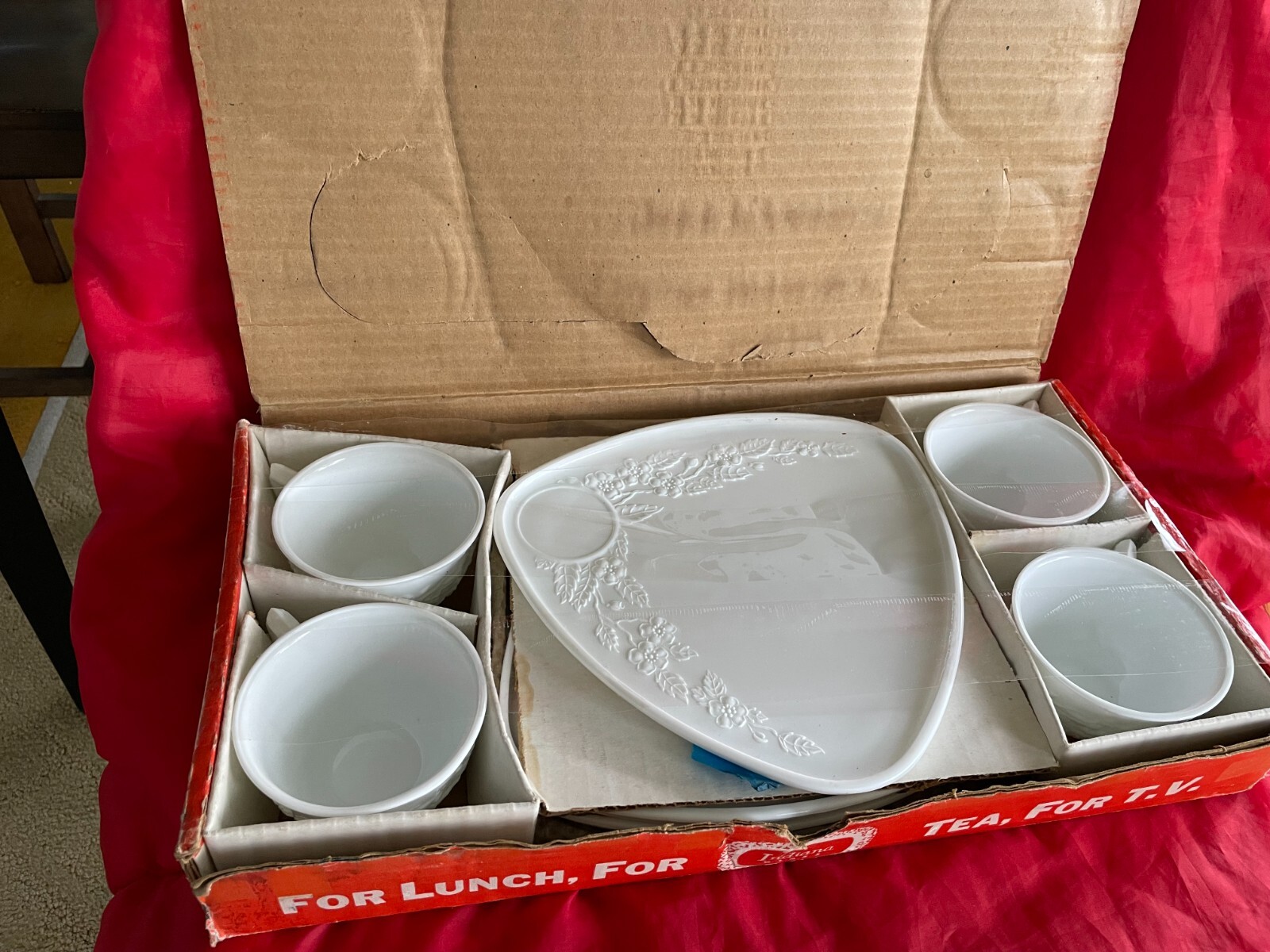 NEW! Indiana Glass Smartset Milk Glass Luncheon Set w/box 4 cups and 4
