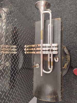 SALE Vintage Frank Holton Elkhorn Wis Silver Pro Trumpet With Case
