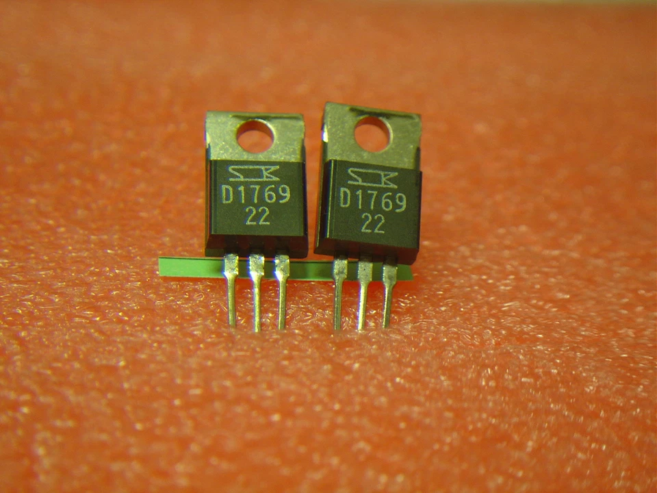 2  Stück   2SD1769 org. SANKEN TRANSISTOR D1769  NEU  NOS  2 pcs - Bild 1 von 1