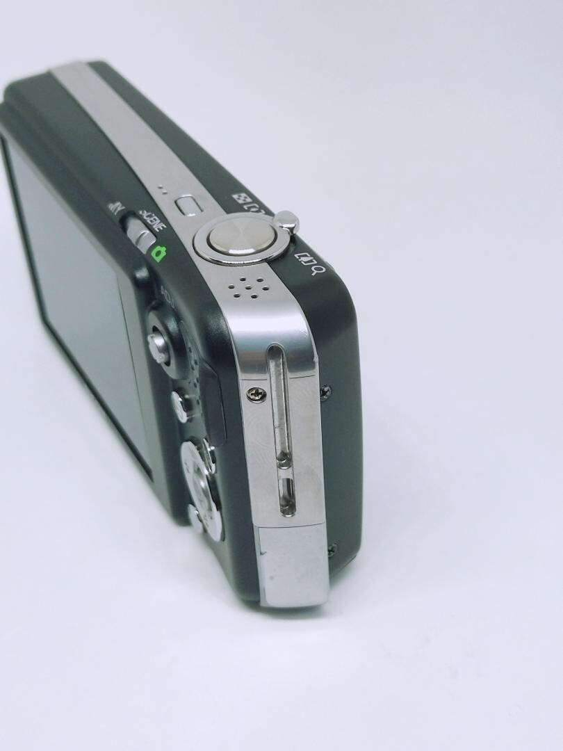 RICOH Caplio R7 Compact Digital Camera Color Black with RICOH Caplio R7 Compact Digital Camera Color Black with