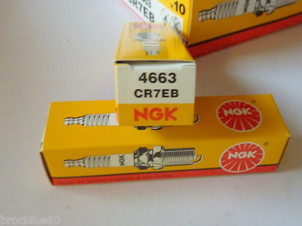 LOT DE 2 BOUGIES NGK CR7EB YAMAHA SUZUKI KAWASAKI HONDA - Photo 1/1