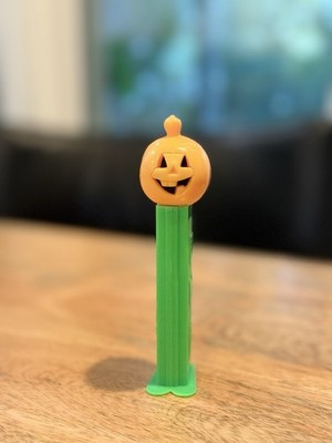 Vintage With Feet Halloween Pumpkin Pez Dispenser Pat#3.9 AUSTRIA Die Cut Face