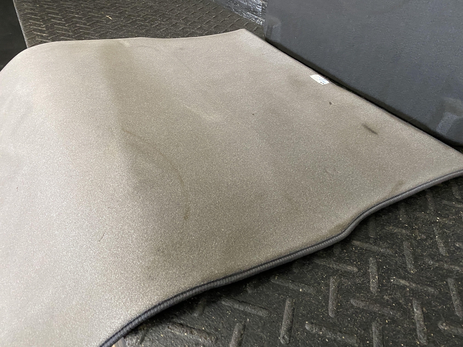 11-18 BENTLEY CONTINENTAL GT TRUNK CARPET & SPARE TIRE COVER 3W0863547F