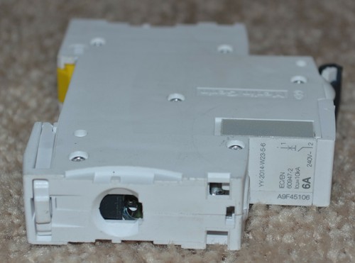 Disyuntor Schneider Electric iC60H C 4A 60898-1 - Imagen 6 de 7