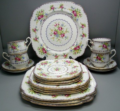 Royal Albert PETIT POINT 20-piece Set for 4 (larger salad plate)
