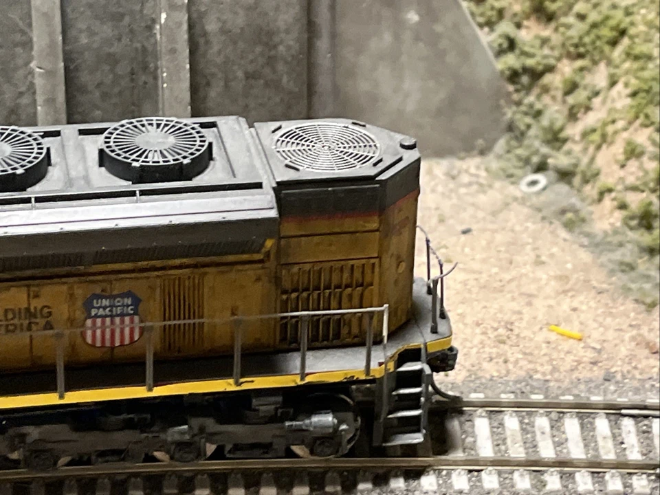 Escala HO Walthers EMD SD70ACe UP 8310 DCC sin sonido (climado/sucio, necesita trabajo) Foto 4 de 4