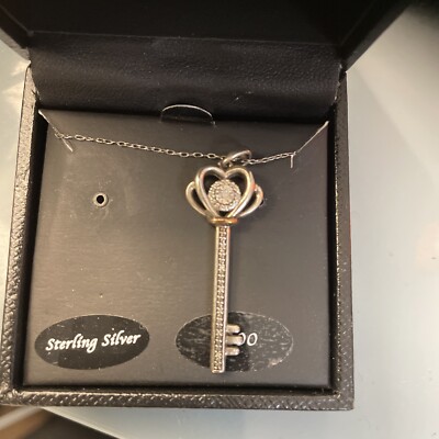 Macys Diamant Sterlingsilber Schlüssel Anhänger und Kette 18''