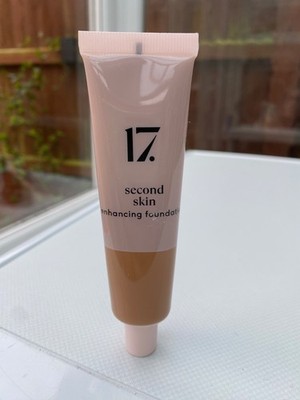 17. Second Skin Enhancing Foundation 005Y Neu